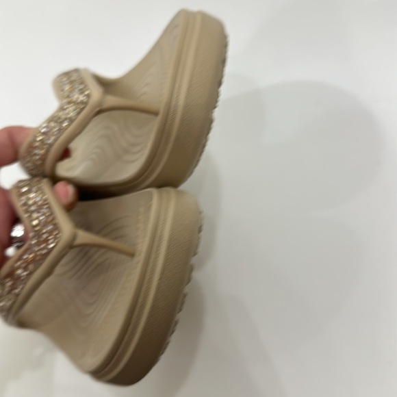 Crocs Women’s Sloane glitter wedge gold tan flip-flops size 10. - Picture 4 of 11